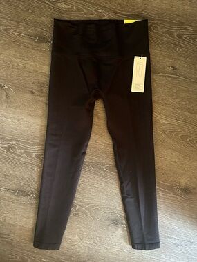 NWT M High Rise Black Ribbed Cropped Moisture Wicking Black‎ Leggings